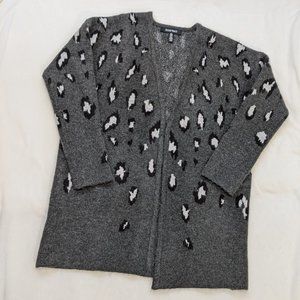 Ellen Tracy Sz M Grey Leopard Cardigan